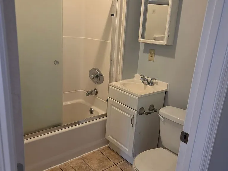 909 Bryan St — Photo 8