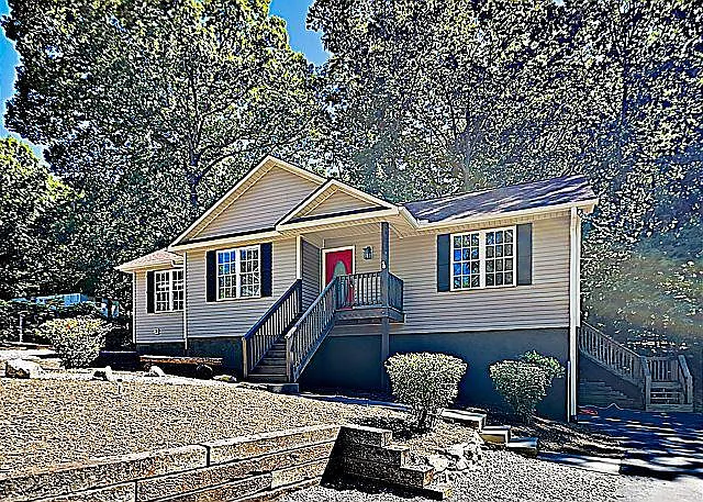 Building Photo - 390 Oakview Park Rd