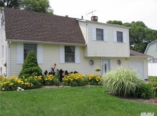 8 Camp Dr, Selden, NY 11784