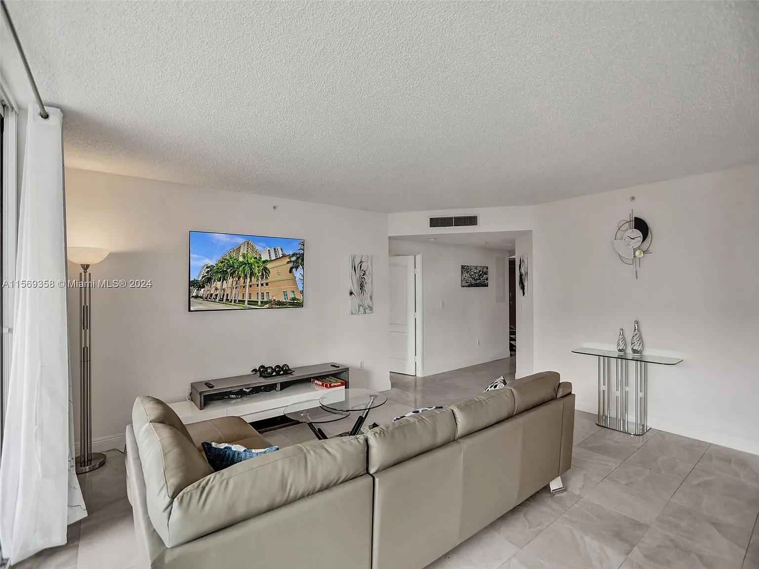 King David Of Sunny Isles — Photo 3