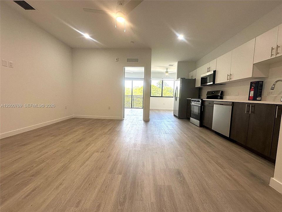 1st image of 20 NE 19th Ave #304
