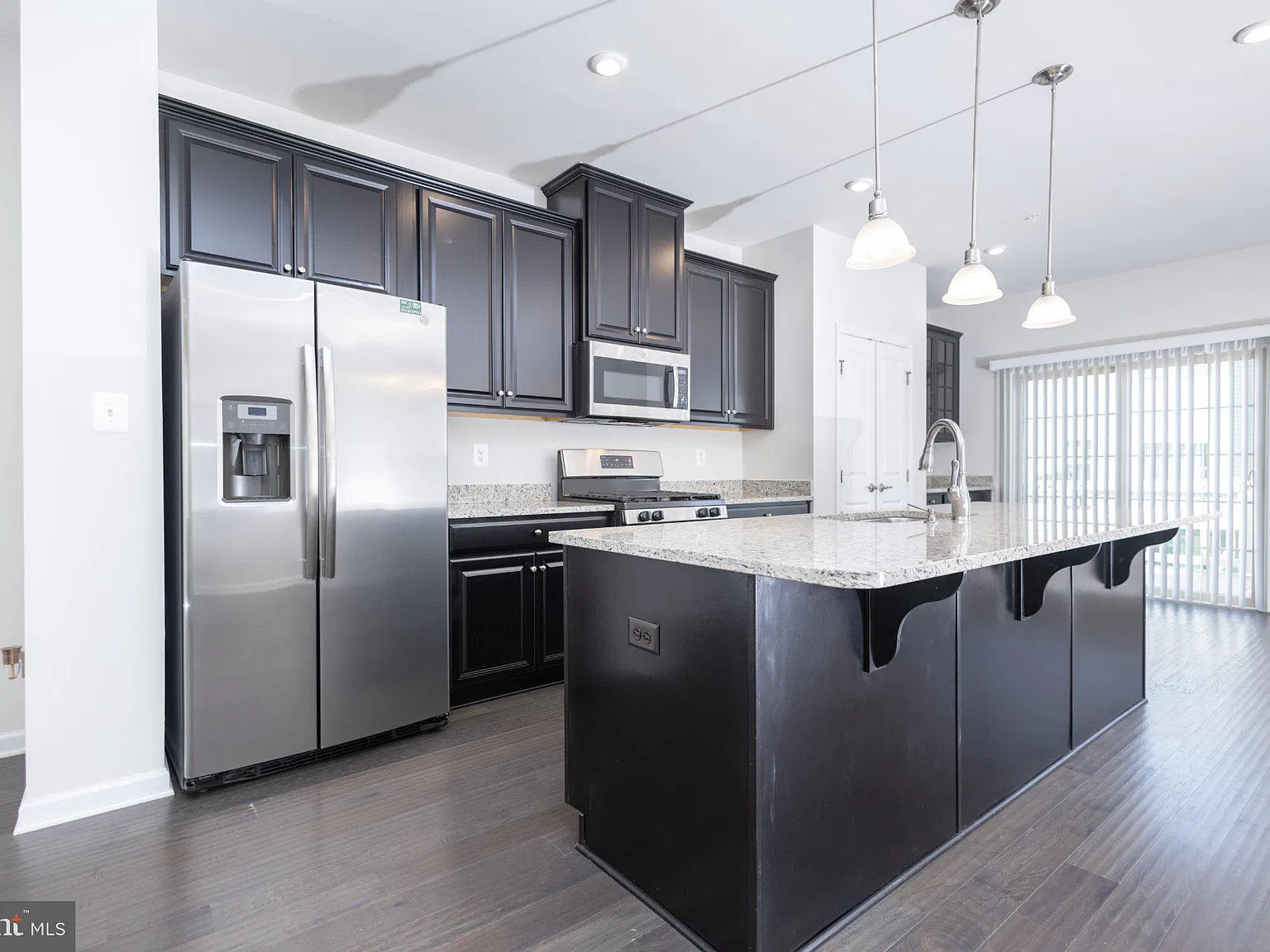 3 bed, 2.5 bath, 2174 sqft, $3,250 — Photo 3