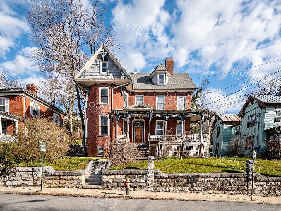 1st image of 901 W Beverley St #11359924