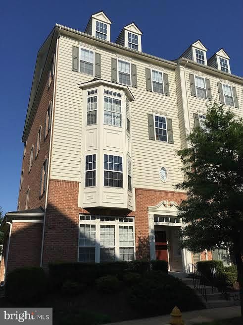 1st image of 2584 Eastbourne Dr #291