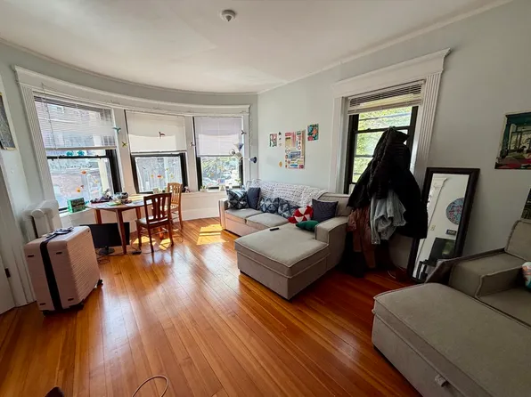 5 Winchester St APT 202, Brookline, MA 02446