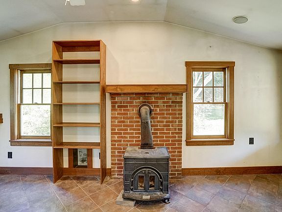 18th image of 1421 Arrington Rd