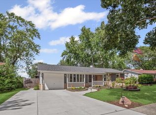 230 Brookhaven Dr, Elk Grove Village, IL 60007