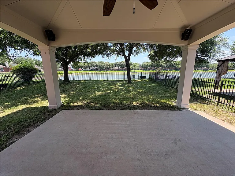 17511 Hoover Gardens Dr — Photo 14