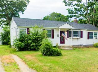 15 Country Club Rd, Bellport, NY 11713