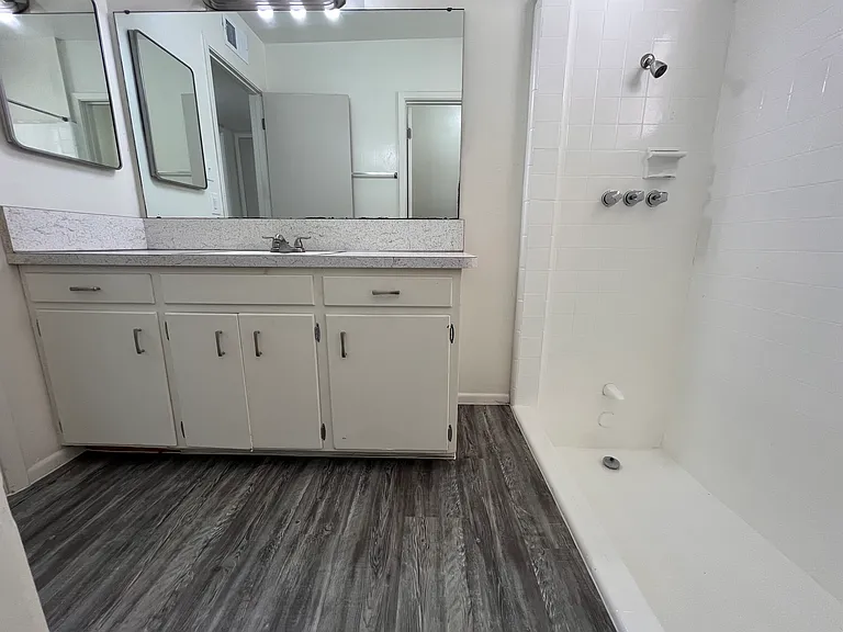 2620 N 14th Ave #12 — Photo 8