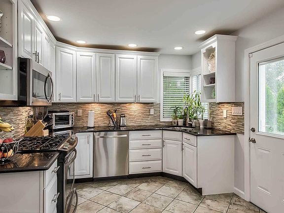 3rd image of 39 Fulton Ave