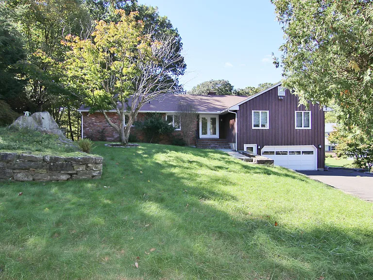 16 Fado Ln — Photo 1