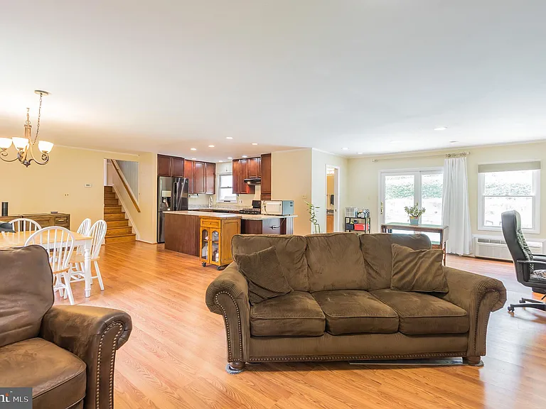 7011 Hadlow Dr — Photo 18