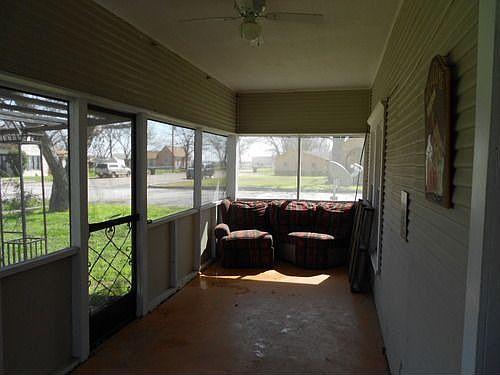 3rd image of 511 S Avenue E