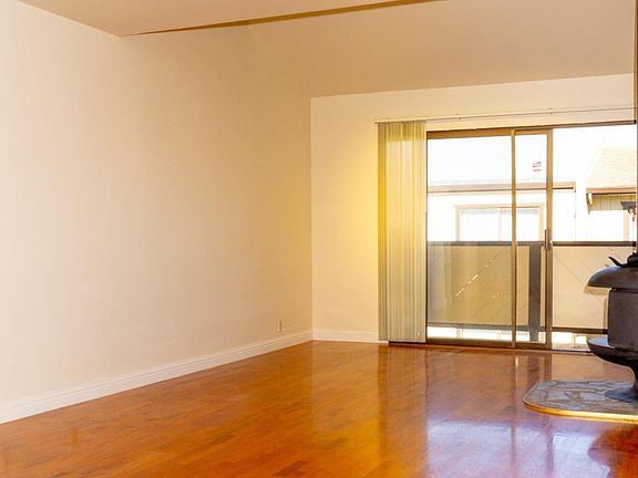 2nd image of 246 Willow Avenue #537