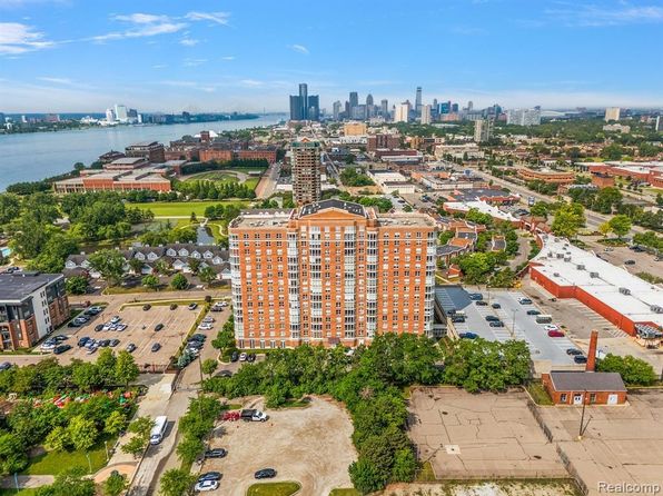 250 E Harbortown Dr APT 1104