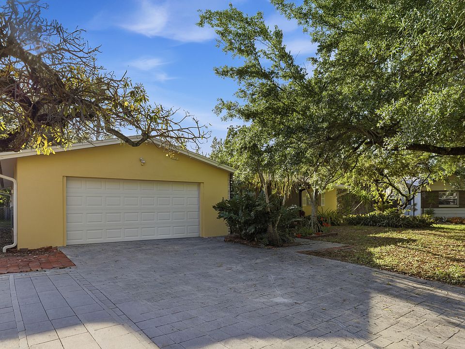 1st image of 4652 Siesta Cir
