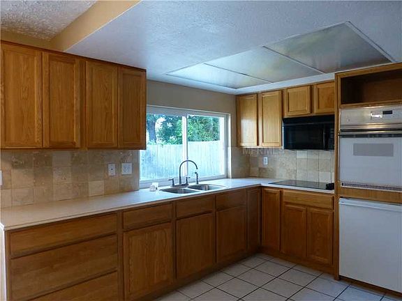 4th image of 3440 Brookston Dr
