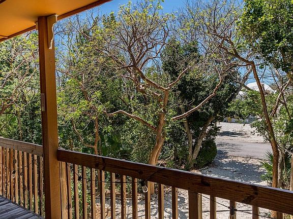 4th image of 377 Guava Ave