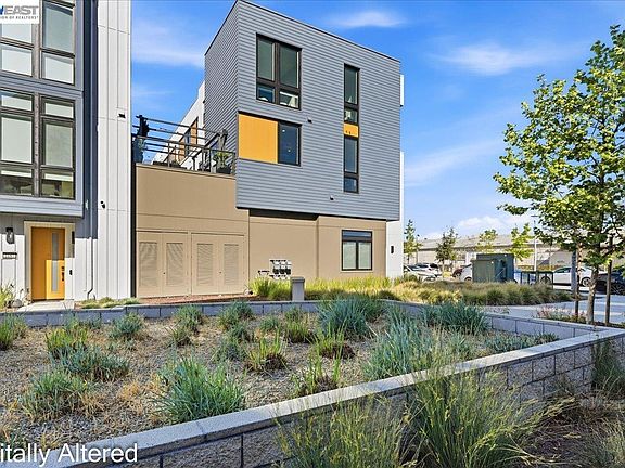 3rd image of 140 Coronado Ave
