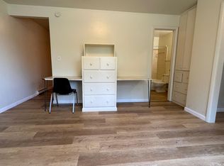 316 E College St #3, Carbondale, IL 62901