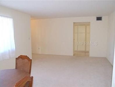 3rd image of 814 Oakmont Ave