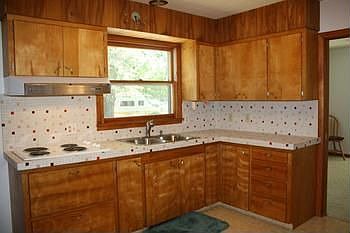 Sweet kitchen with new range, sink and hardware, newer wall oven and lots of cupboard space.