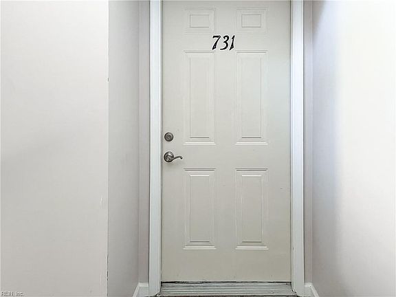 4th image of 731 Daylight Ct