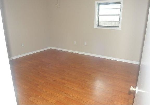 3rd image of 33 Old Lakeview Dr