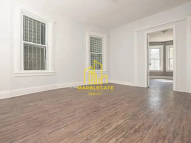 3 bed, 1050 sqft, $1,950 — Photo 2