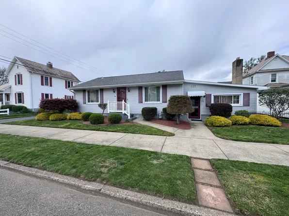 215 W 11th St, Dover, OH 44622