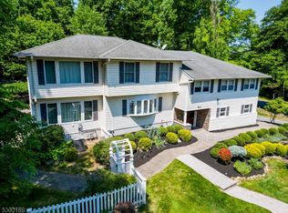 12 Wood Dr, Morris Plains, NJ