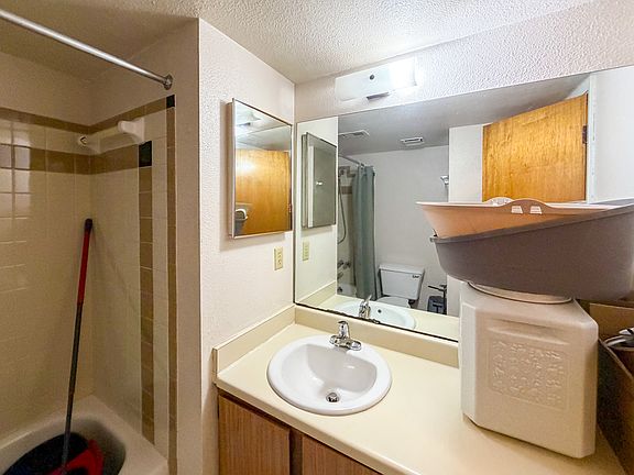 4th image of 1009 E 16th St #101
