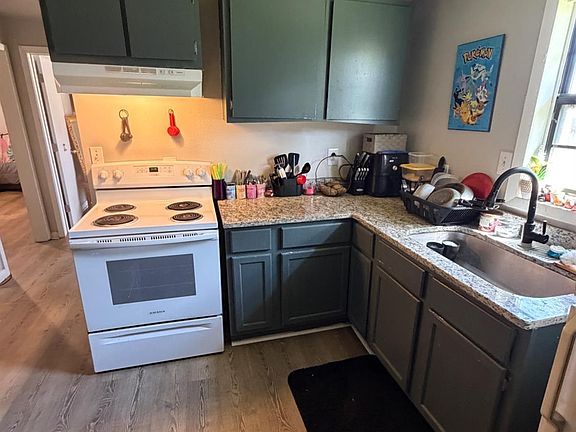 4th image of 300 E Matthews St #B