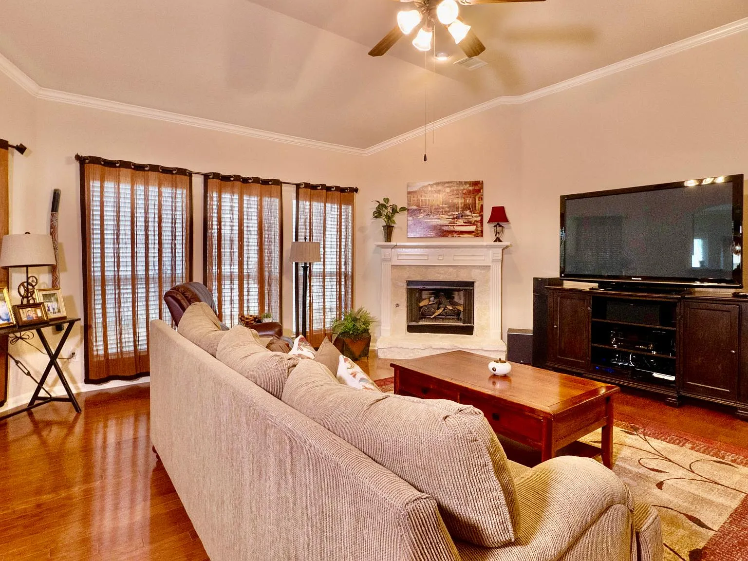 3 bed, 1566 sqft, $2,085 — Photo 3