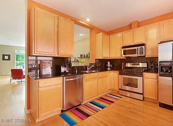 4th image of 1768 W Ainslie St