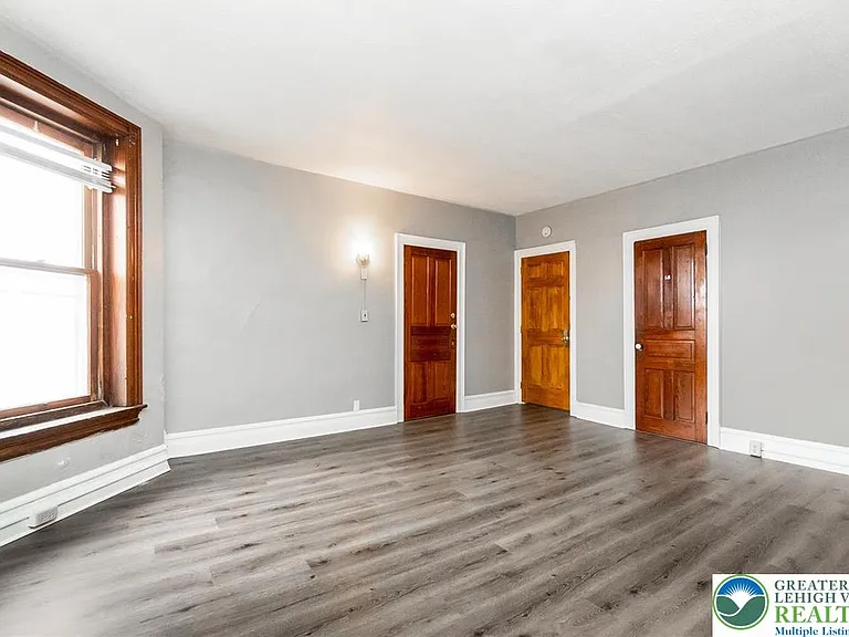 164 W Main St #HOUSE — Photo 13