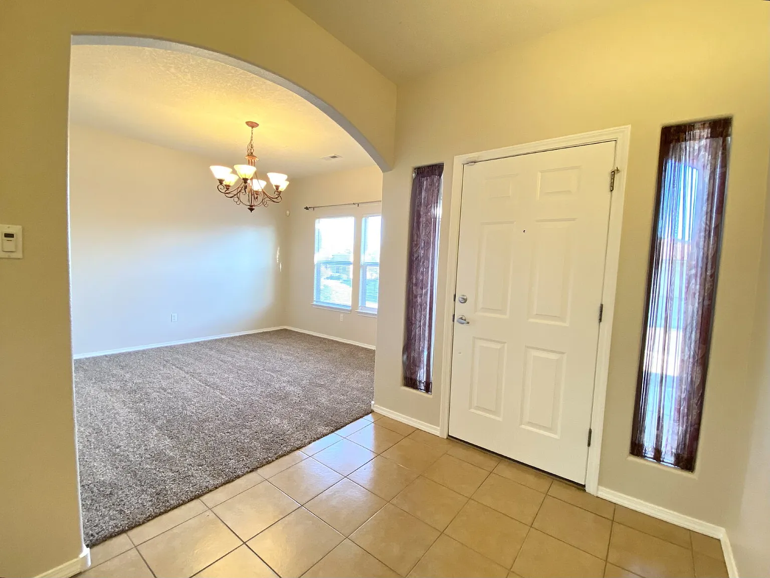 4 bed, 2.0 bath, 2910 sqft, $2,395 — Photo 3