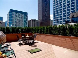 195 E Chestnut St, Chicago, IL 60611