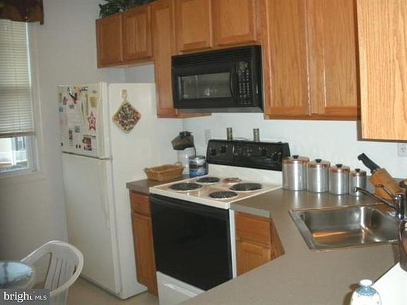 3rd image of 243 Buchanan Ct