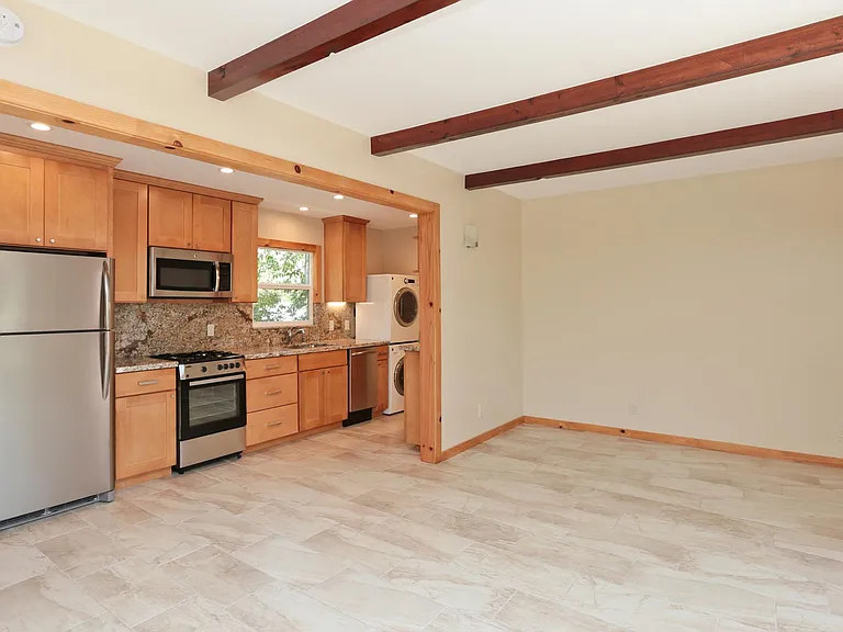 2045 Bowdoin St — Photo 2