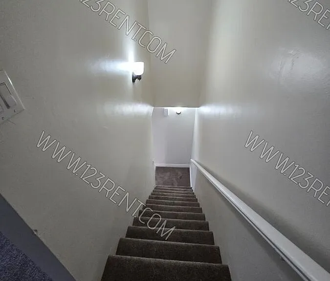 9817 N Loop Blvd #B — Photo 10