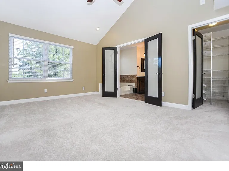 102 Hazelwood Ln — Photo 13