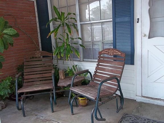 3rd image of 10742 Kingwood Dr
