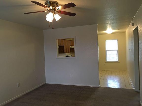 3rd image of 1006 Circle M Dr APT D