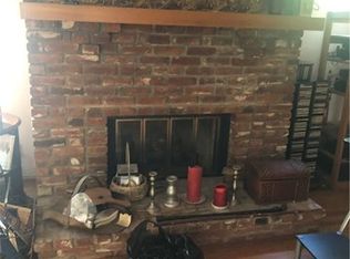 18449 Linnet St, Tarzana, CA 91356