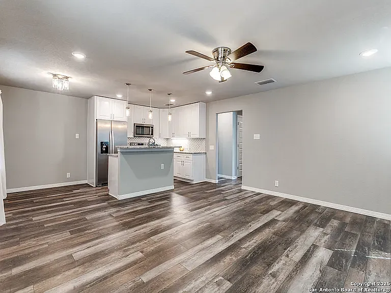 458 Seele St — Photo 5