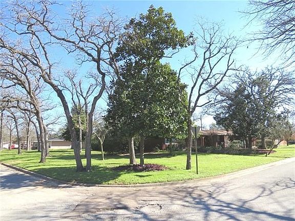 3rd image of 310 San Jacinto Dr