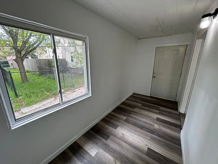 109 Kent Ct — Photo 12