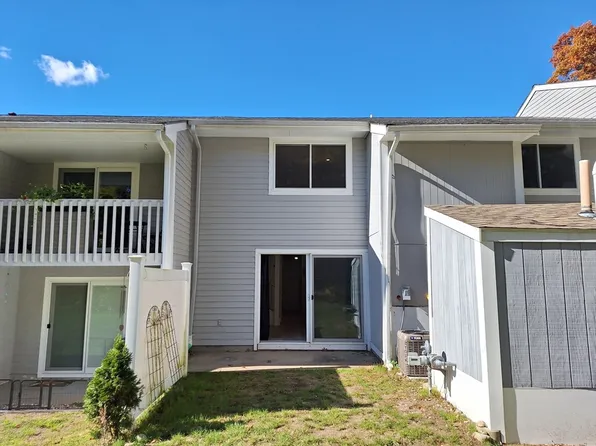 4 Beals Cove Rd APT F, Hingham, MA 02043